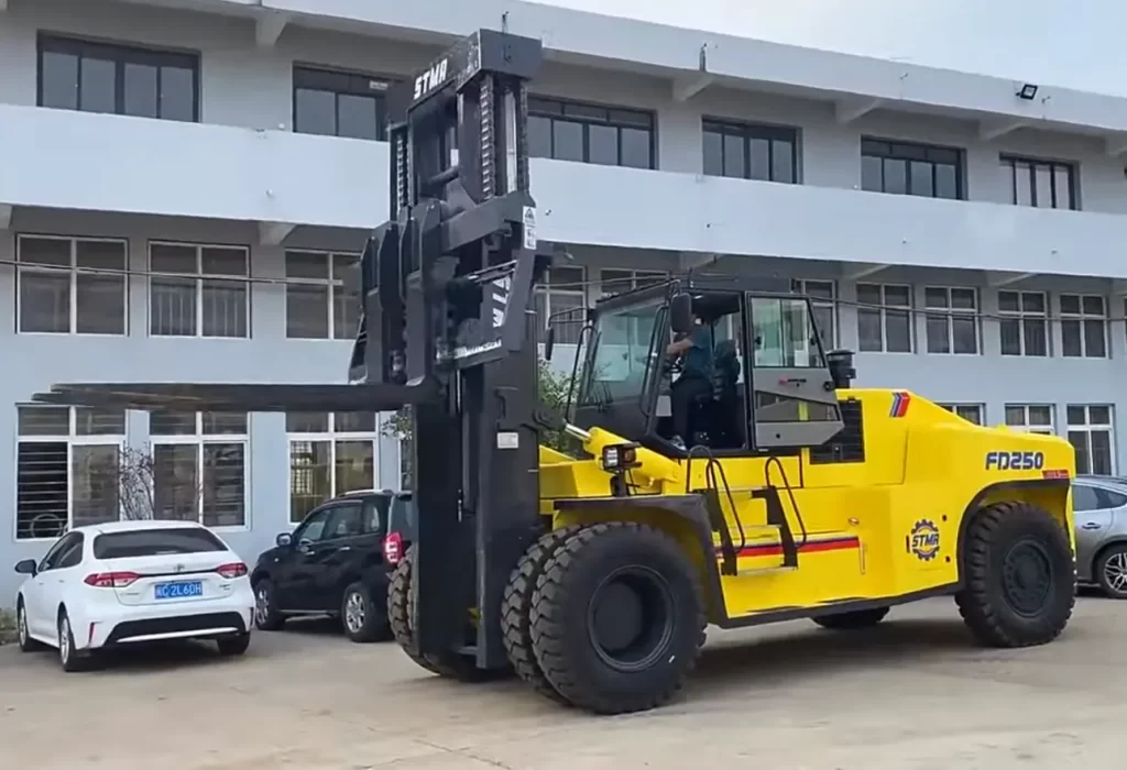Heavy-Duty Forklift